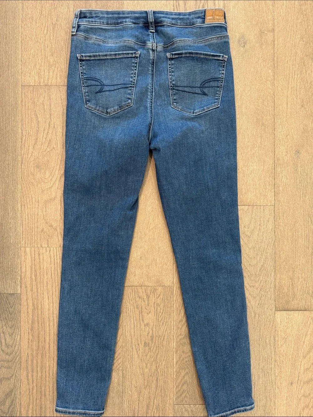 AE Next Level High-Waisted Jegging Comfort Stretch Womens 10 Regular Medium Wash